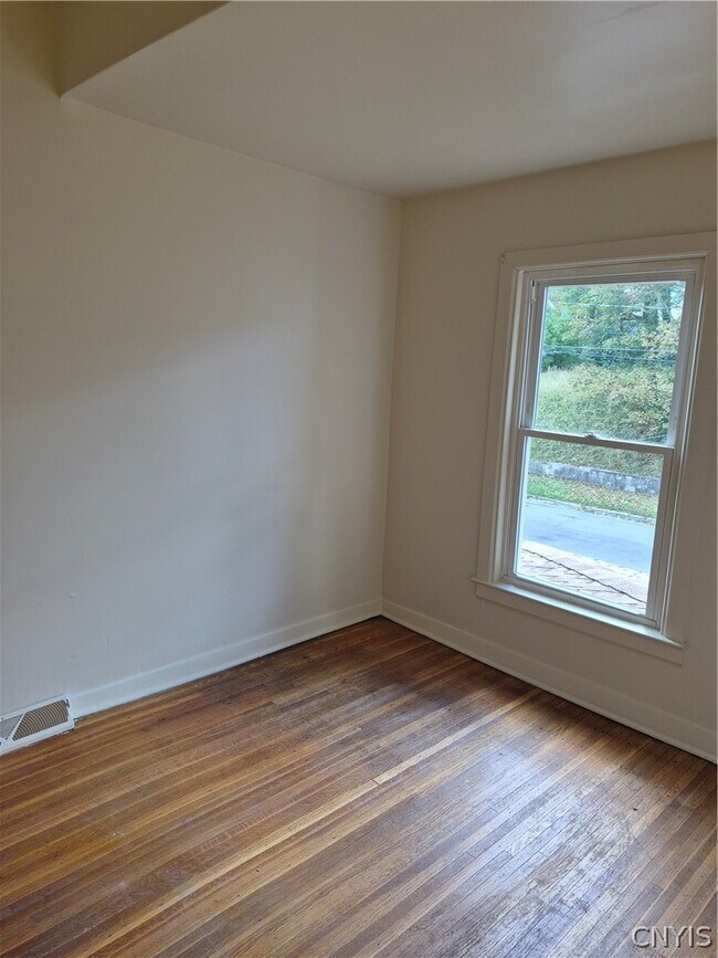 Building Photo - 406 Laforte Ave