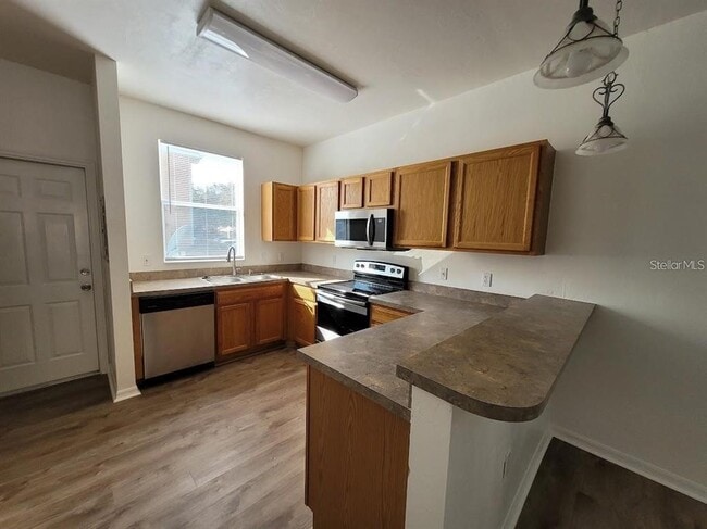 Building Photo - 3890 SW 20th Ave