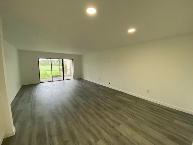 Building Photo - 21203 Largo Way