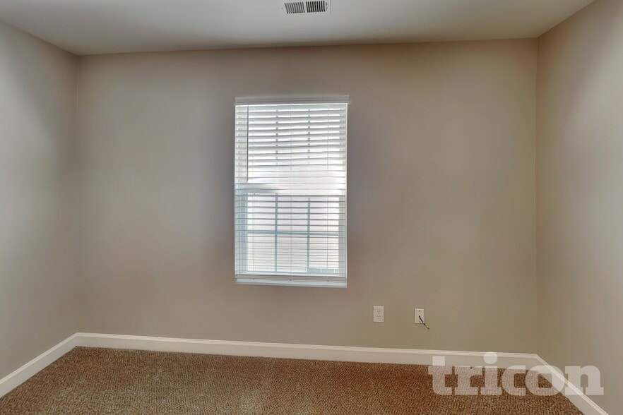 Building Photo - 253 Aershire Ct