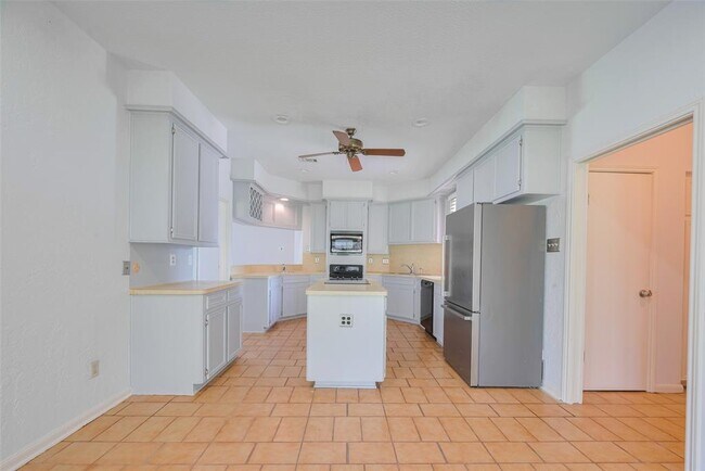 Building Photo - 12922 Ashford Chase Dr