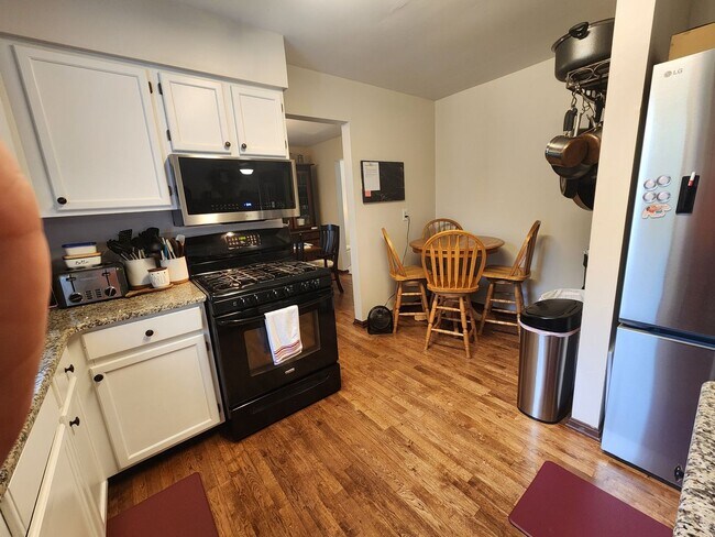 Building Photo - 321 Mayberry Ln