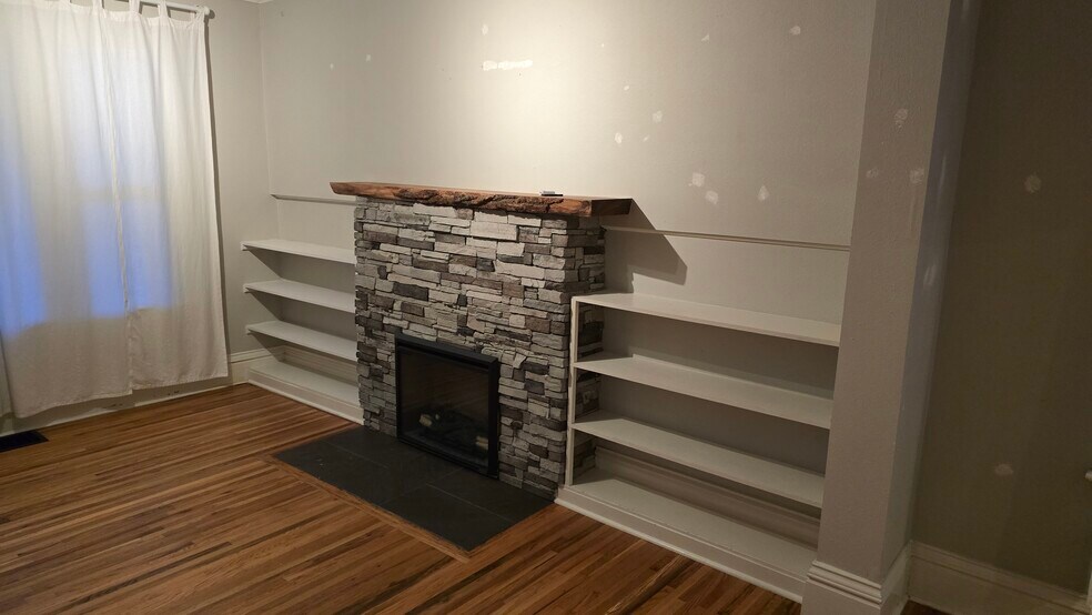 Building Photo - 826 S Ivory St