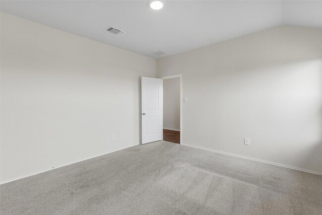 Building Photo - 133 Frogmore Lp
