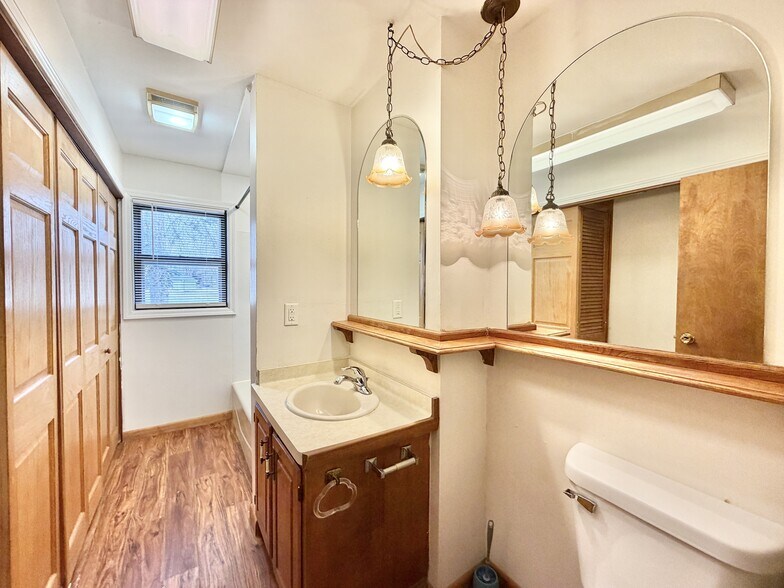 Building Photo - 2041 Gorton St