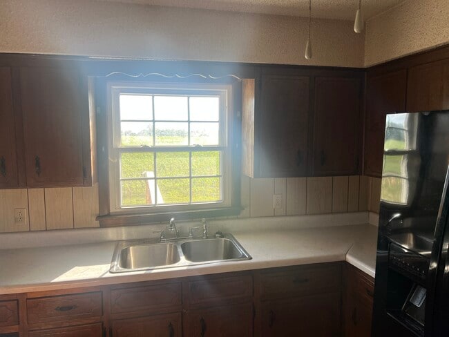 Building Photo - 4103 Happy Valley Rd