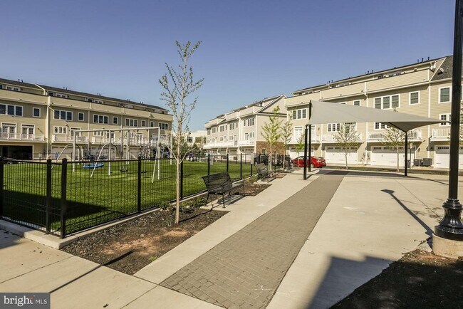 Building Photo - 13740 Endeavour Dr