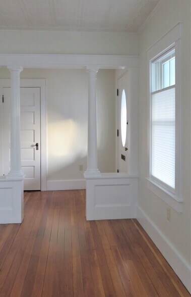 Entry hall closet is 5' deep: Storage!!! - 21 Courtland St