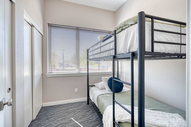 Building Photo - 1428 SE 19th Ave