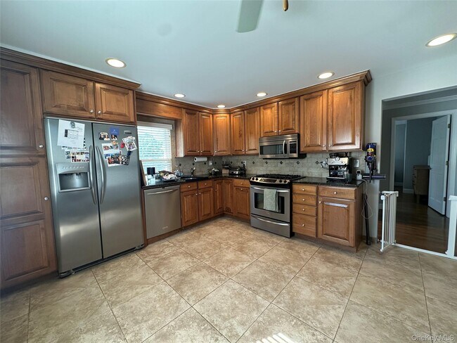 Building Photo - 15 Barlow Ave