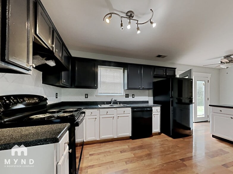 Building Photo - 2012 King Arthur Cir