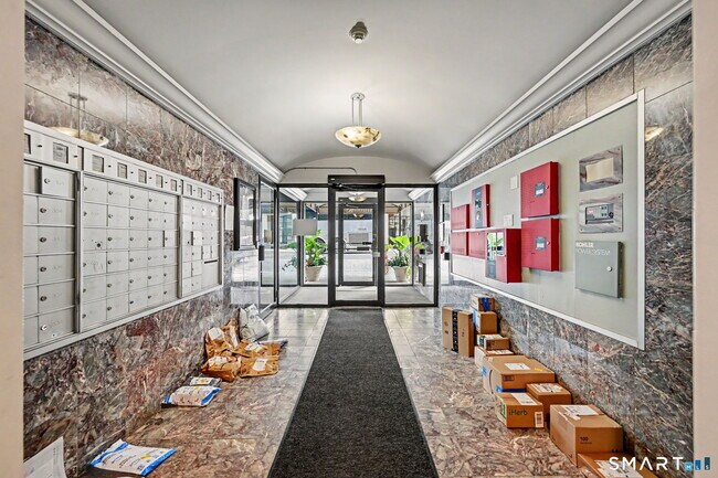 Building Photo - 300 Broad St