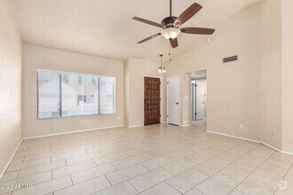 Building Photo - Gorgeous 2/2 bed/bath in North Phoenix by ...