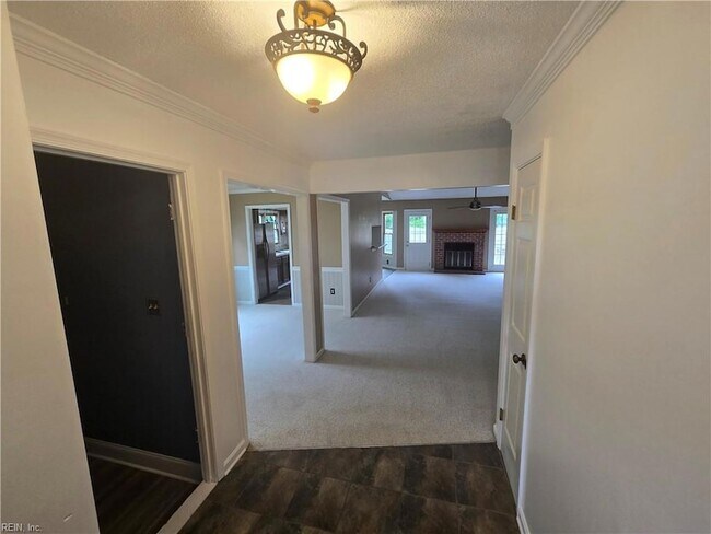 Building Photo - 921 Martingale Ct