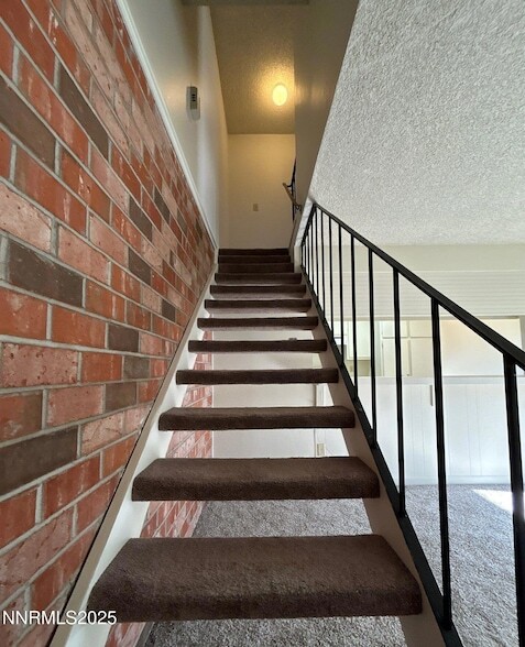 Building Photo - 5020 Catalina Dr