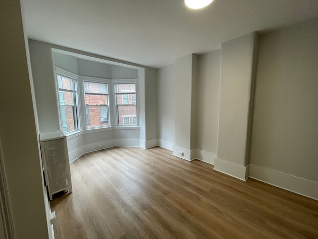 Building Photo - Incredible 3 bedroom apartment - Beacon Hill