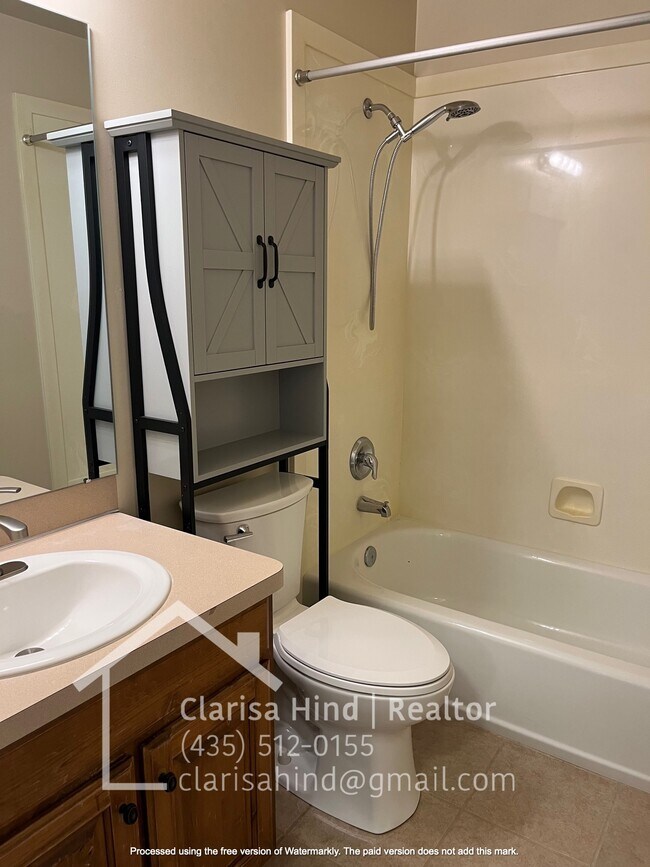 Building Photo - 262 1660 W