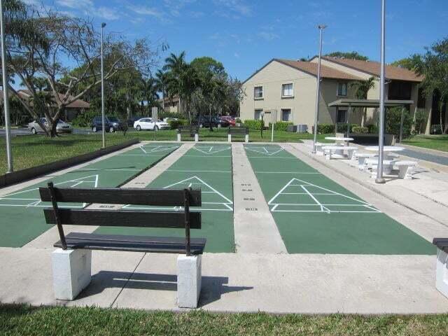 Building Photo - 533 Shady Pine Way