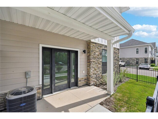 Building Photo - 4760 Ironwood Cir