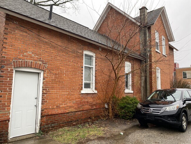 Building Photo - 11 W 14th St