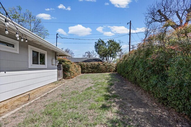 Building Photo - 1807 Ohlen Rd