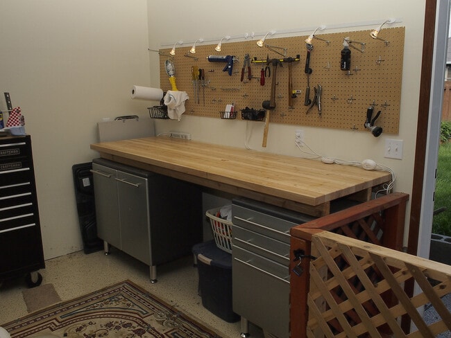 Building Photo - ***PENDING APPLICATION***Impressive Dog Fr...