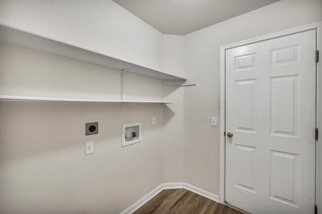Building Photo - 216 Meadowside Dr
