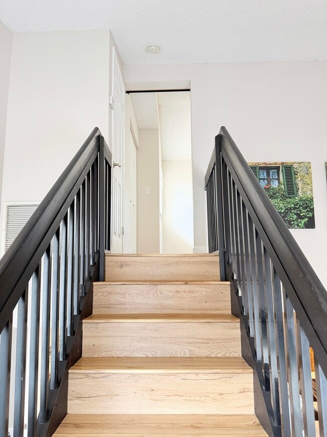 Building Photo - 13206 Glenmoor Dr