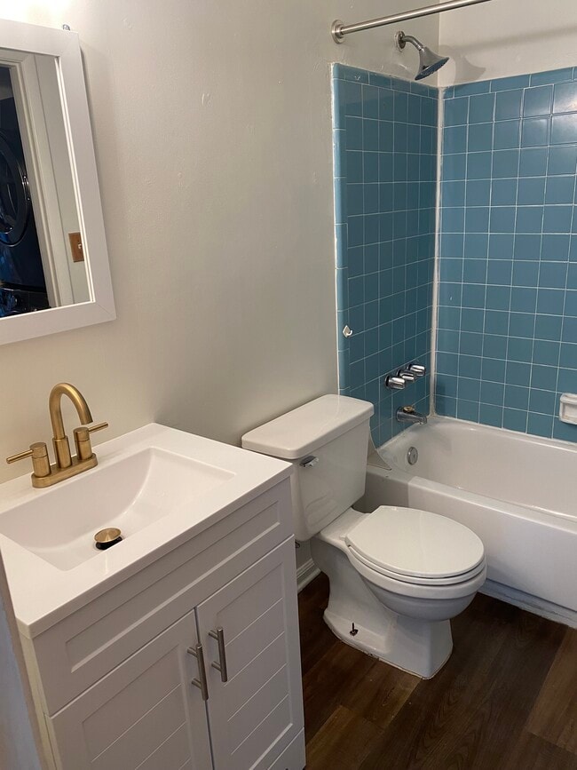 Building Photo - 3008 W University Ave