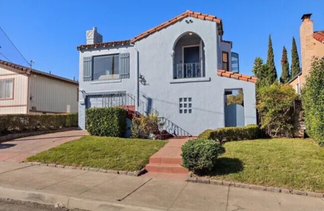 Primary Photo - 1609 Marin St