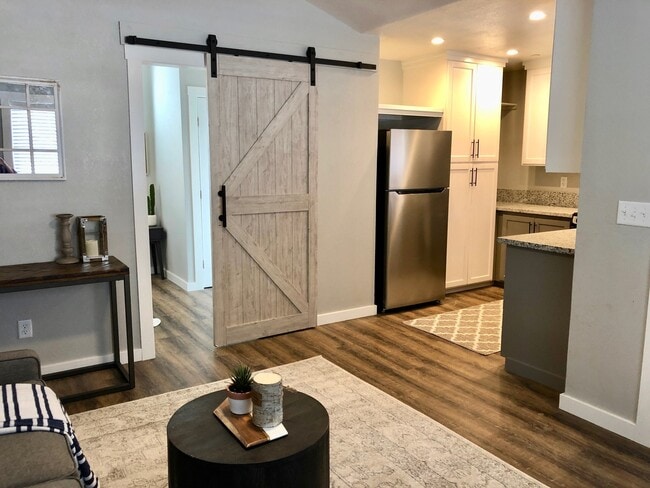 Building Photo - $1,350 Sierra & Woodworth Ave, 1 Bed Clovi...