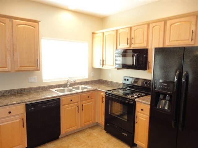 Building Photo - 1593 E Megan Dr