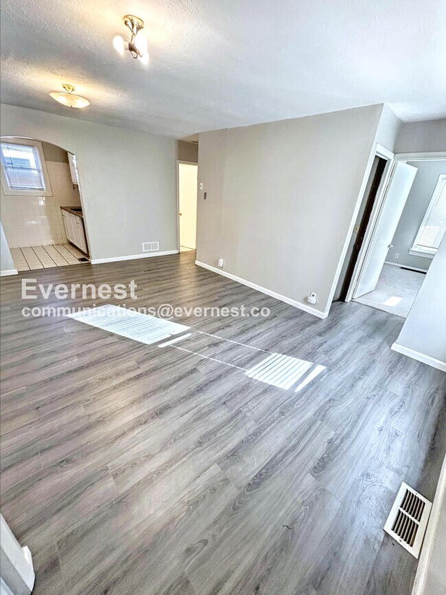 Building Photo - PROMO: Get HALF month’s rent free when you sign the lease TODAY! / 3 Bed, 1 Bath Home with Off-St...