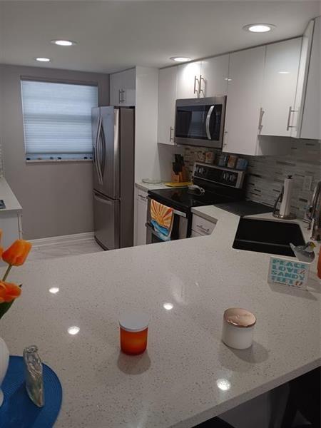 Building Photo - 4540 N Ocean Dr