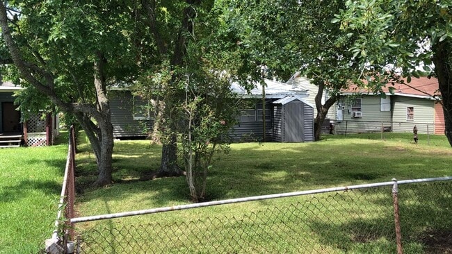 Building Photo - Gorgeous completed renovated Home in Freeport, TX. HABLAMOS ESPAÑOL!