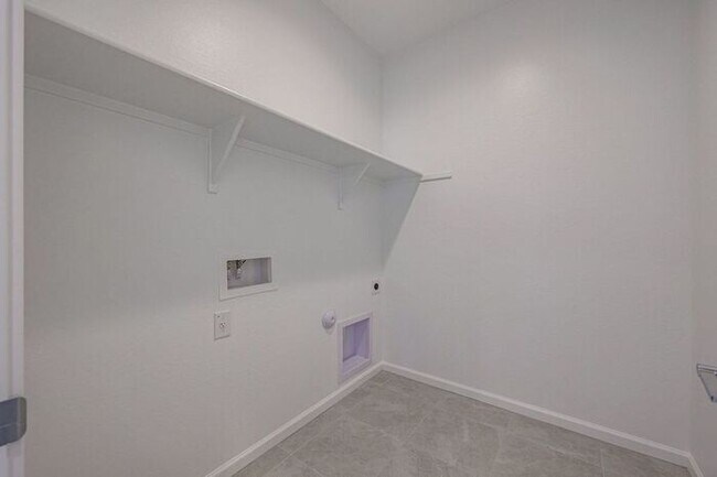 Building Photo - Alamar Living, 4 Bed, 3 Bath Rental!