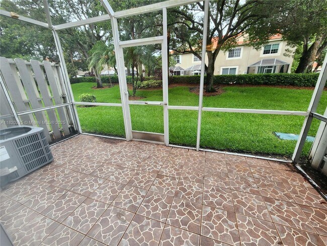 Building Photo - 1050 Sorrento Dr