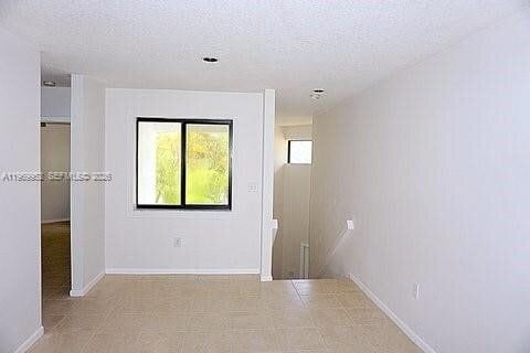 Building Photo - 9658 SW 138th Ave