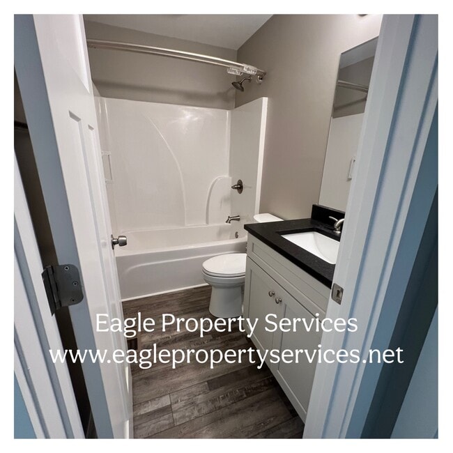 Building Photo - 114 Roslyn Ct