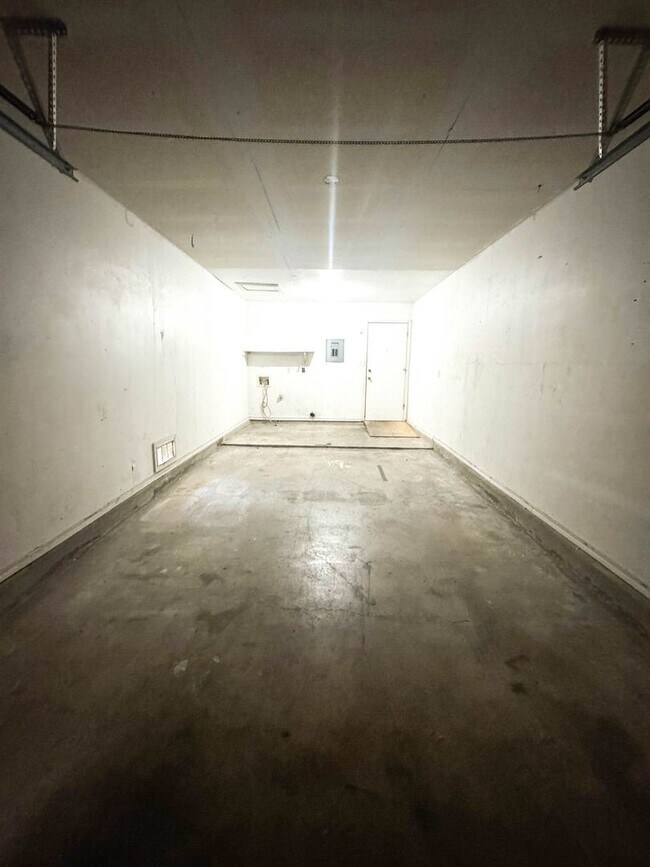 Building Photo - 11727 Capotillo St