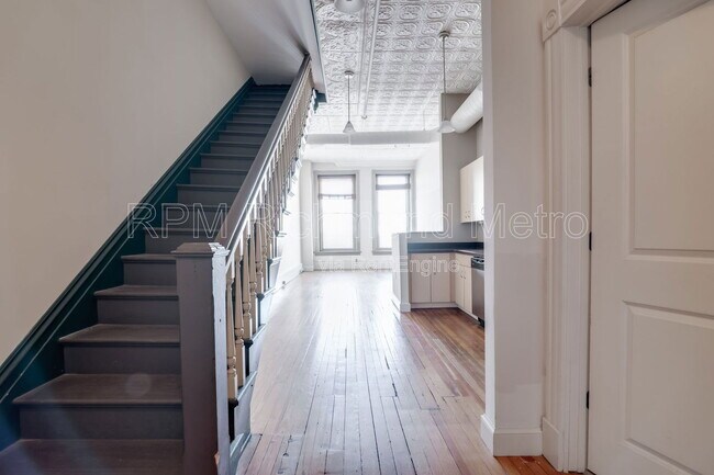 Interior Photo - 121 W Broad St