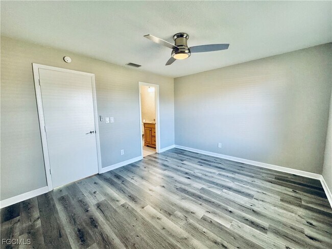 Building Photo - 4641 SW Santa Barbara Pl