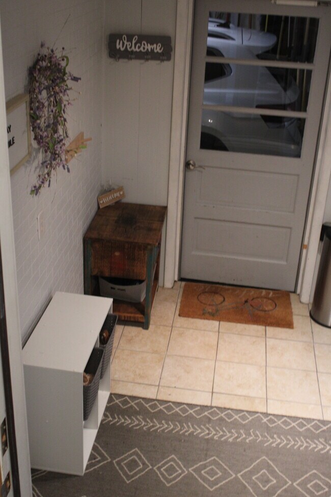 Building Photo - 5039 W Clayton Rd