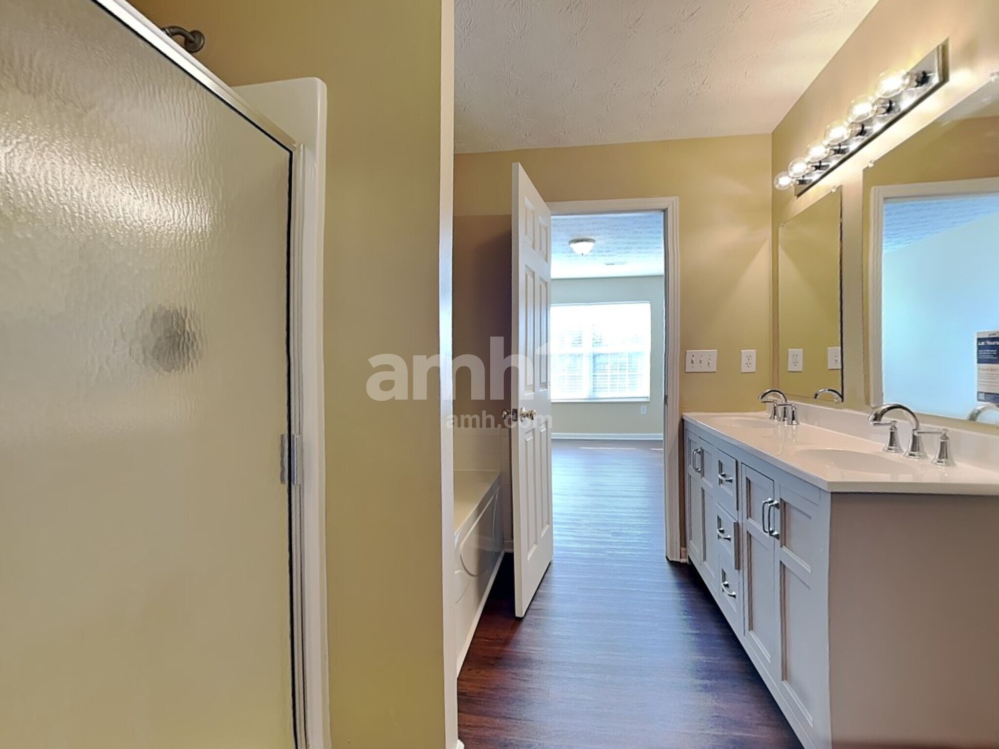 Building Photo - 138 Thompson St