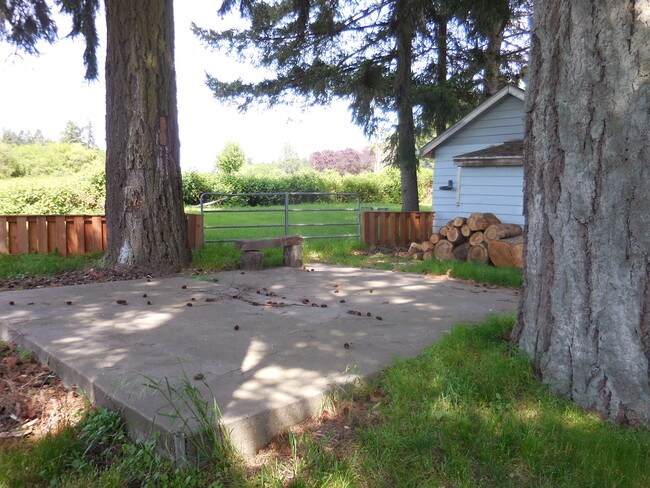 Building Photo - 16093 SW Roy Rogers Rd