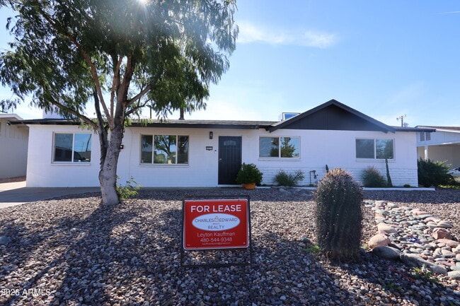 Building Photo - 1011 W Elna Rae St