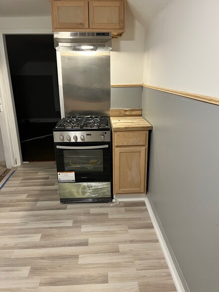 Building Photo - 420 Montello St