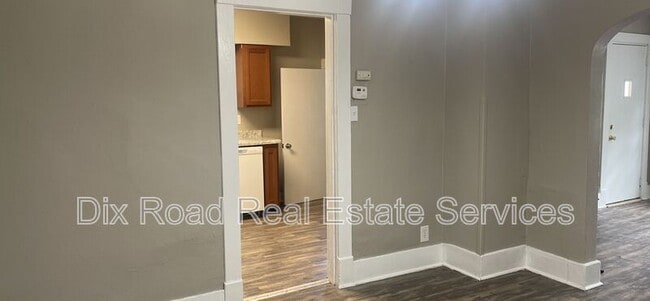 Building Photo - 215 S Hedges St