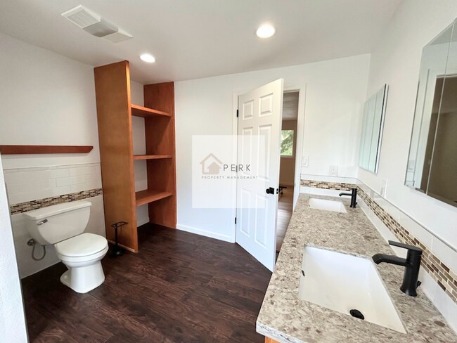 Building Photo - Beautiful 5 Bedroom / 3 Bath Home