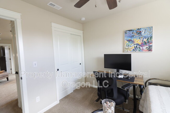 Building Photo - 2860 Yew Park Ln
